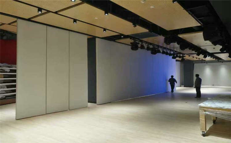 橡膠木運(yùn)動(dòng)體育地板多少錢一平米？