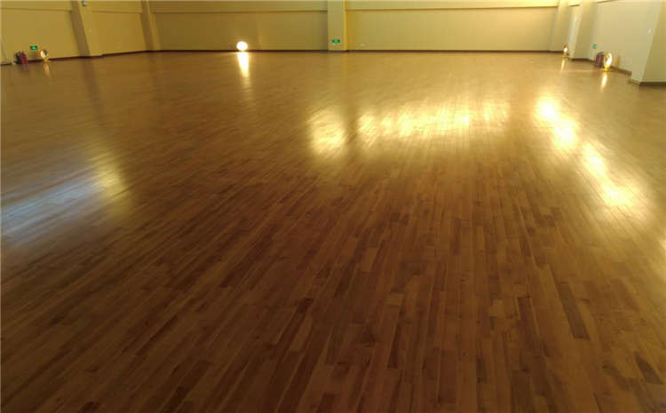 昆明實(shí)木運(yùn)動(dòng)地板怎么安裝