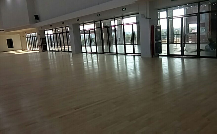 籃球場木地板怎么安裝