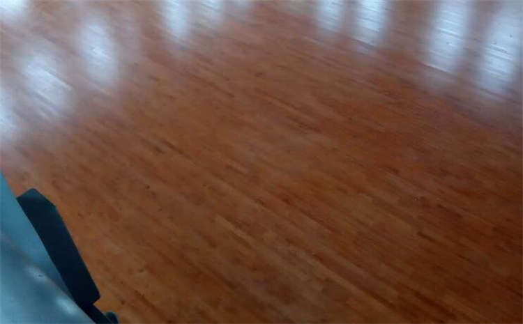 楓木風(fēng)雨操場(chǎng)運(yùn)動(dòng)地板怎么維修？