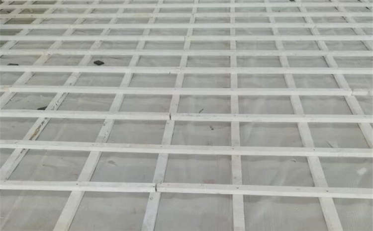 學(xué)校風(fēng)雨操場(chǎng)地板怎么翻新