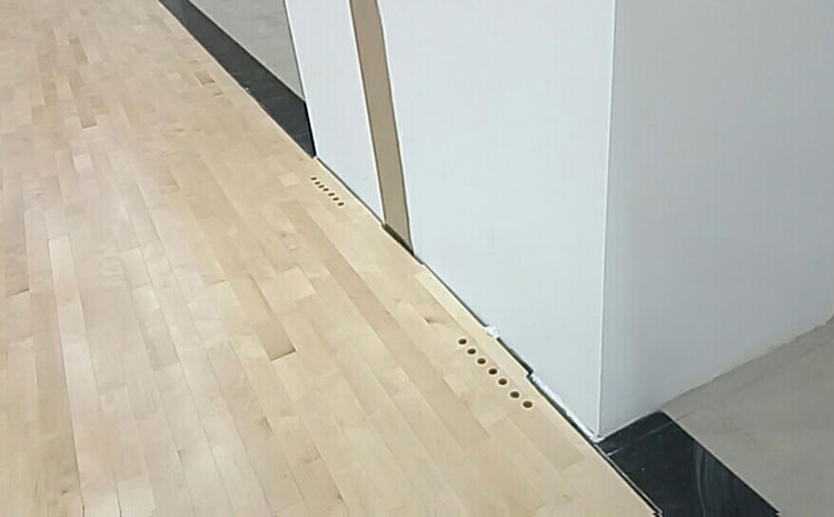 楓木風(fēng)雨操場(chǎng)運(yùn)動(dòng)地板怎么維修？