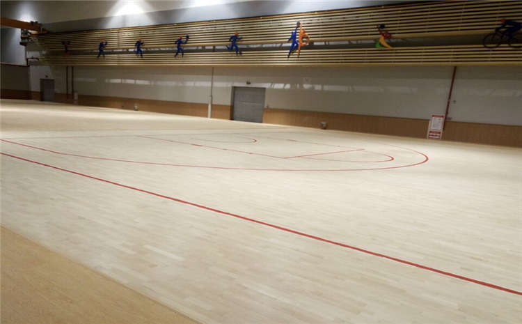 楓樺木體育木地板廠家電話