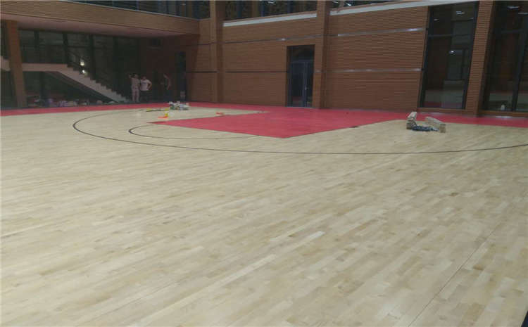 楓木籃球木地板、柞木籃球館運(yùn)動(dòng)木地板區(qū)別