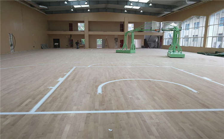 鄭州運(yùn)動(dòng)木地板刷漆工藝流程