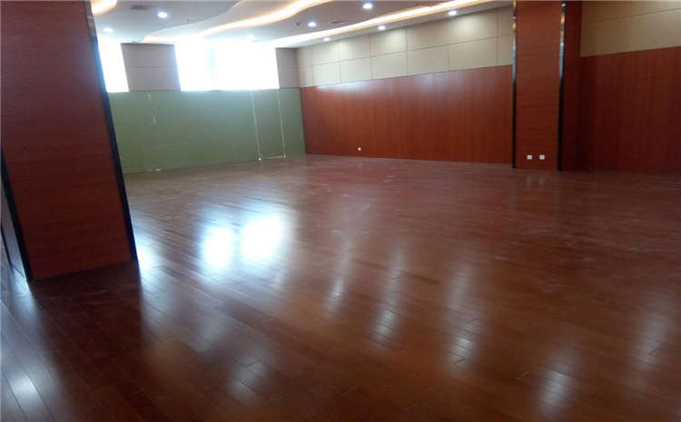 山東專業(yè)體育場地板直銷