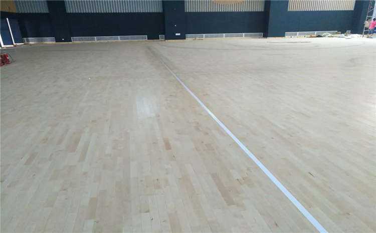 籃球場(chǎng)上的籃球木地板技術(shù)標(biāo)準(zhǔn)