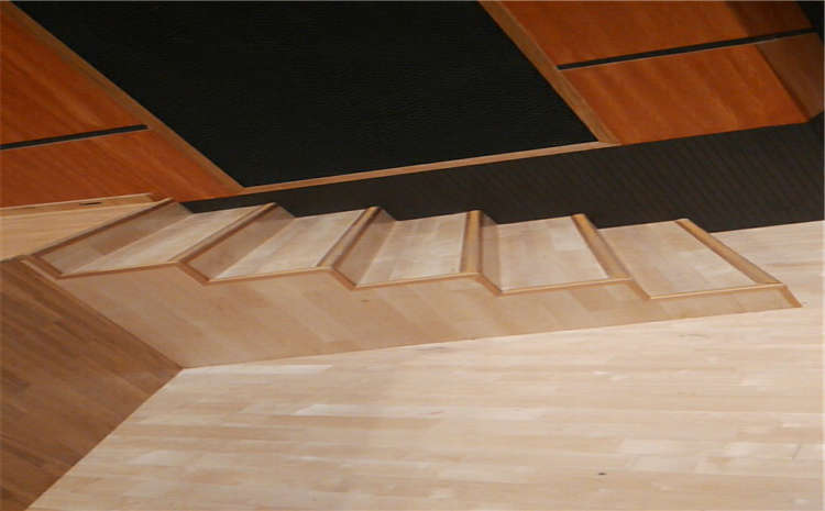 松木羽毛球館木地板報(bào)價(jià)