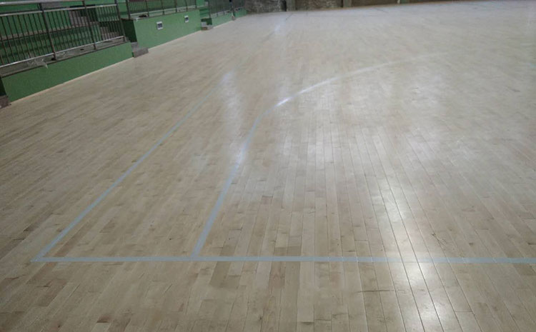 硬木企口運(yùn)動木地板龍骨安裝方法