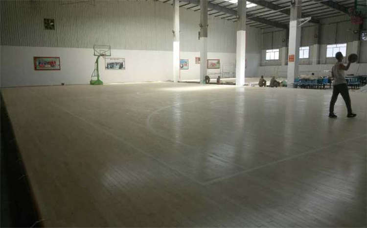 新疆柞木實(shí)木運(yùn)動(dòng)地板廠商