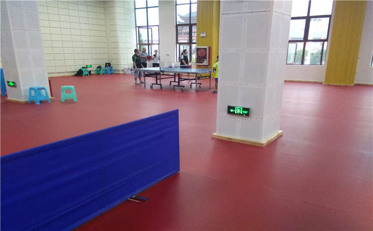 專業(yè)的體育館實(shí)木地板品牌廠家