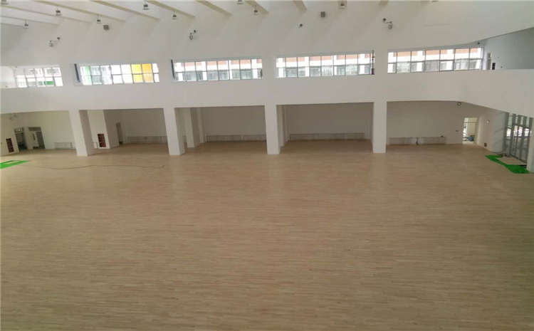 選購籃球館運動木地板應(yīng)注意配件質(zhì)量