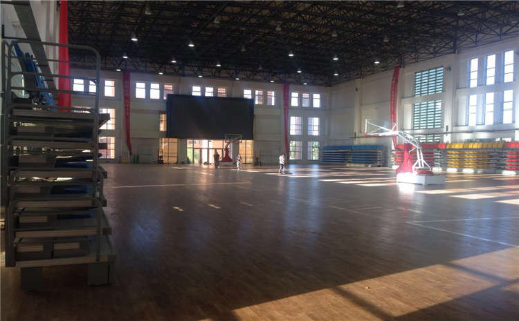 河南體育場地板怎么選