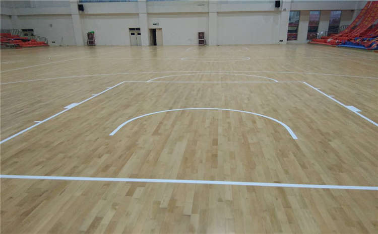 學(xué)校體育館專用實(shí)木運(yùn)動地板多少錢一平？
