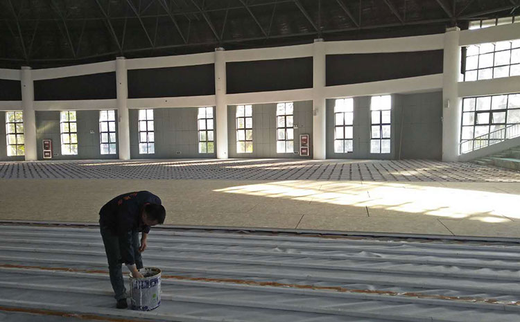 關(guān)于籃球木地板色差的問(wèn)題