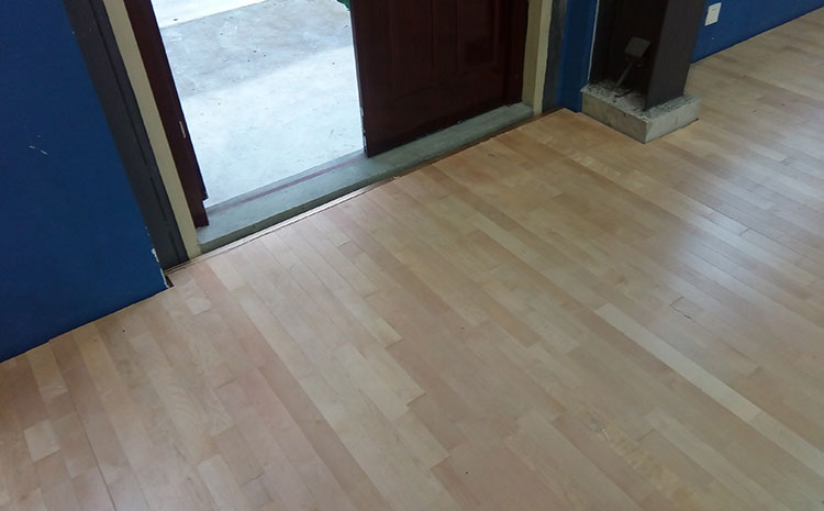 影響籃球木地板造價(jià)的因素