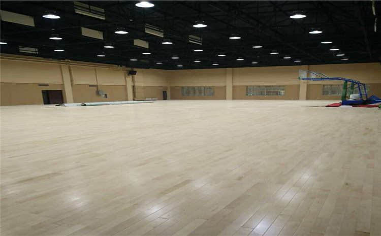 體育木地板多少錢？