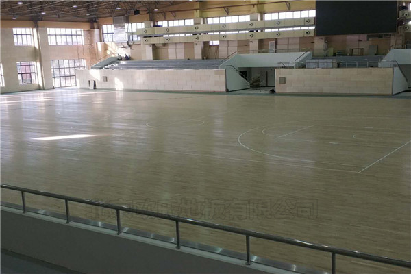 廣東湛江鋼鐵廠籃球館木地板案例 廣東湛江鋼鐵廠籃球館木地板案例