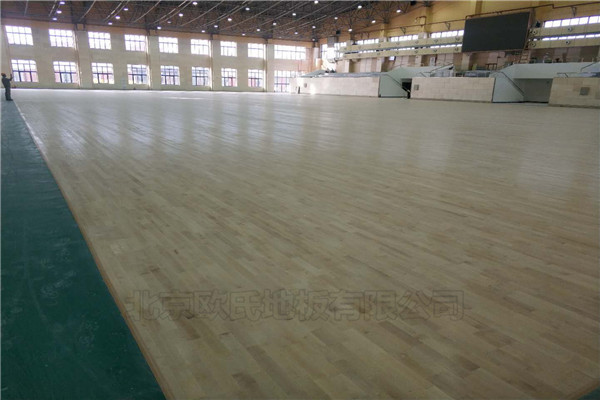 廣東湛江鋼鐵廠籃球館木地板案例 廣東湛江鋼鐵廠籃球館木地板案例