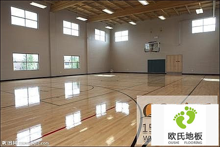 夏季體育木地板維護