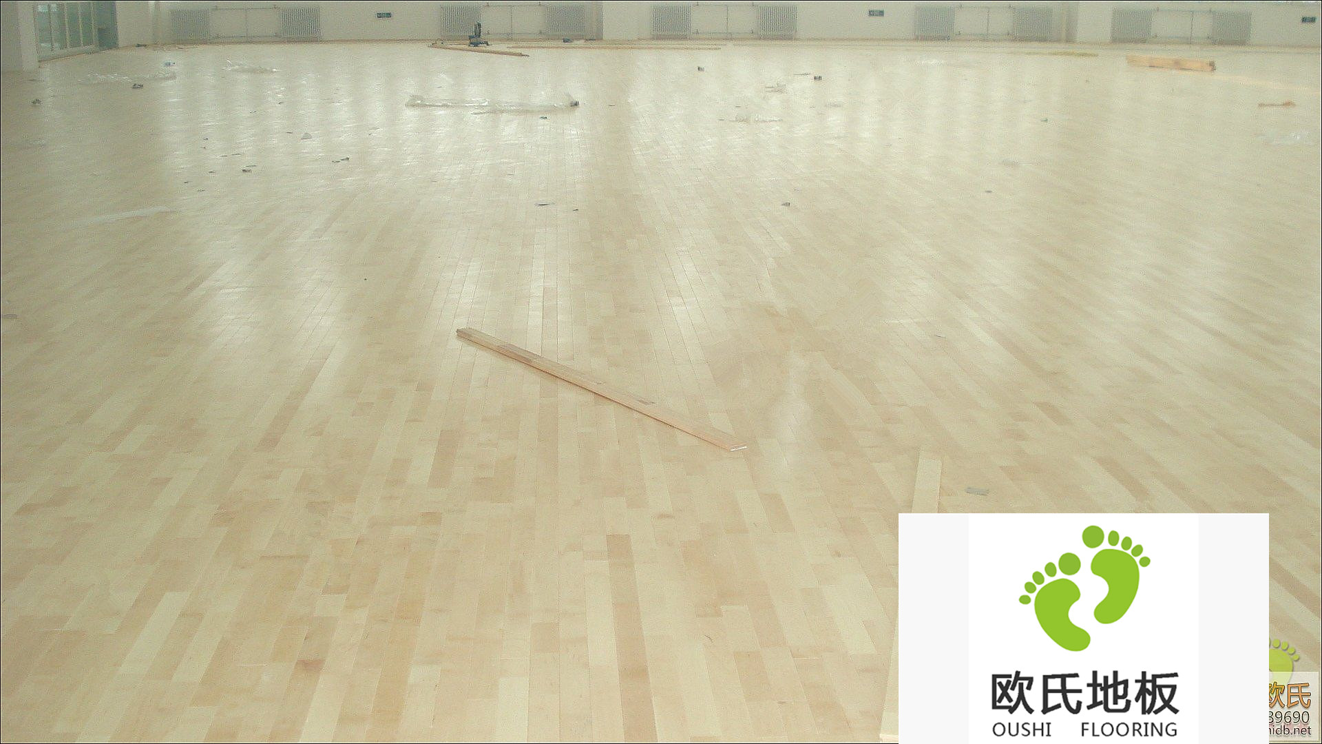 導(dǎo)致運動木地板表面變色的原因