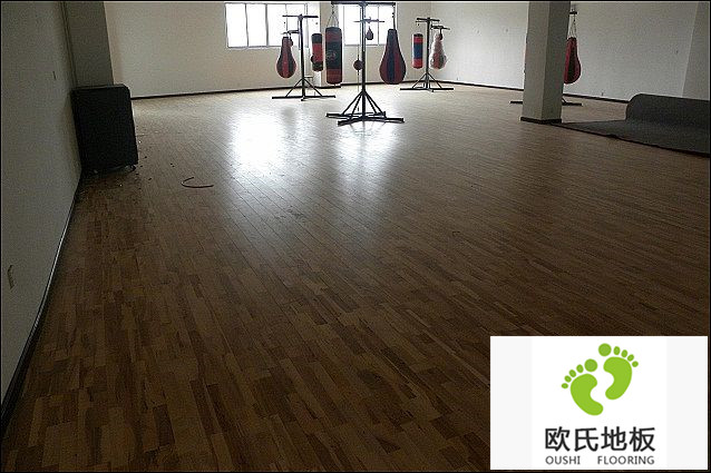 體育實(shí)木地板，不是一般的實(shí)木地板