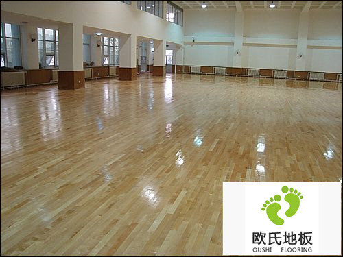 運動木地板表面變色現(xiàn)象
