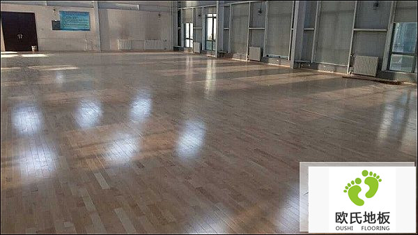 哪些因素影響運(yùn)動木地板價格