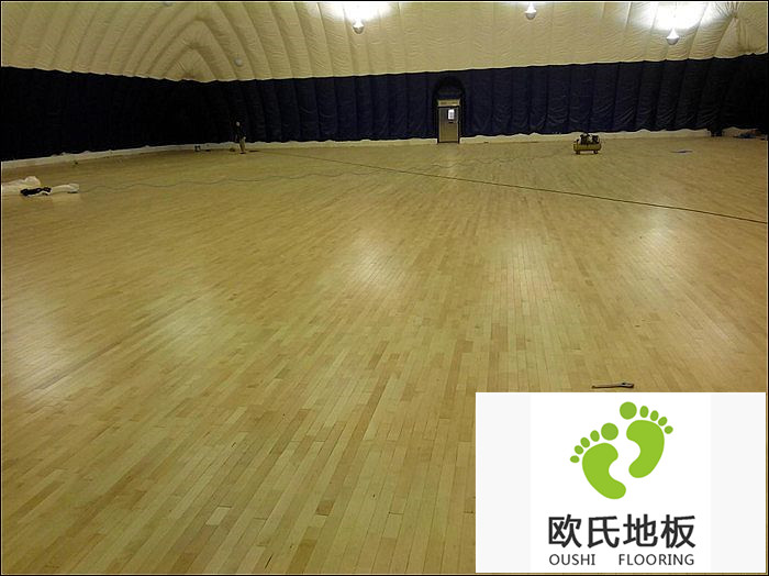 體育館地板的保護(hù)層起什么作用？